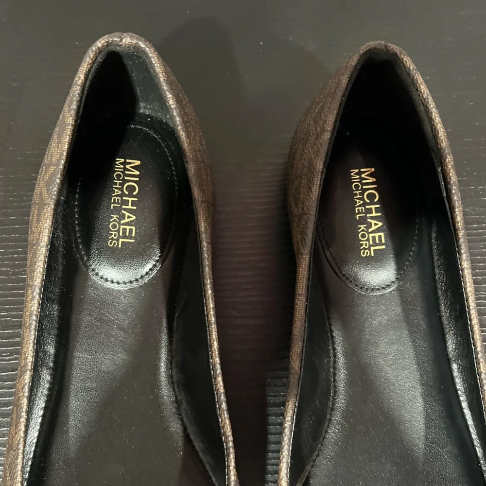 𐙚⋆˚✿˖° Michael Kors Flat Shoes 𐙚⋆˚✿˖° - Picture 3 of 10